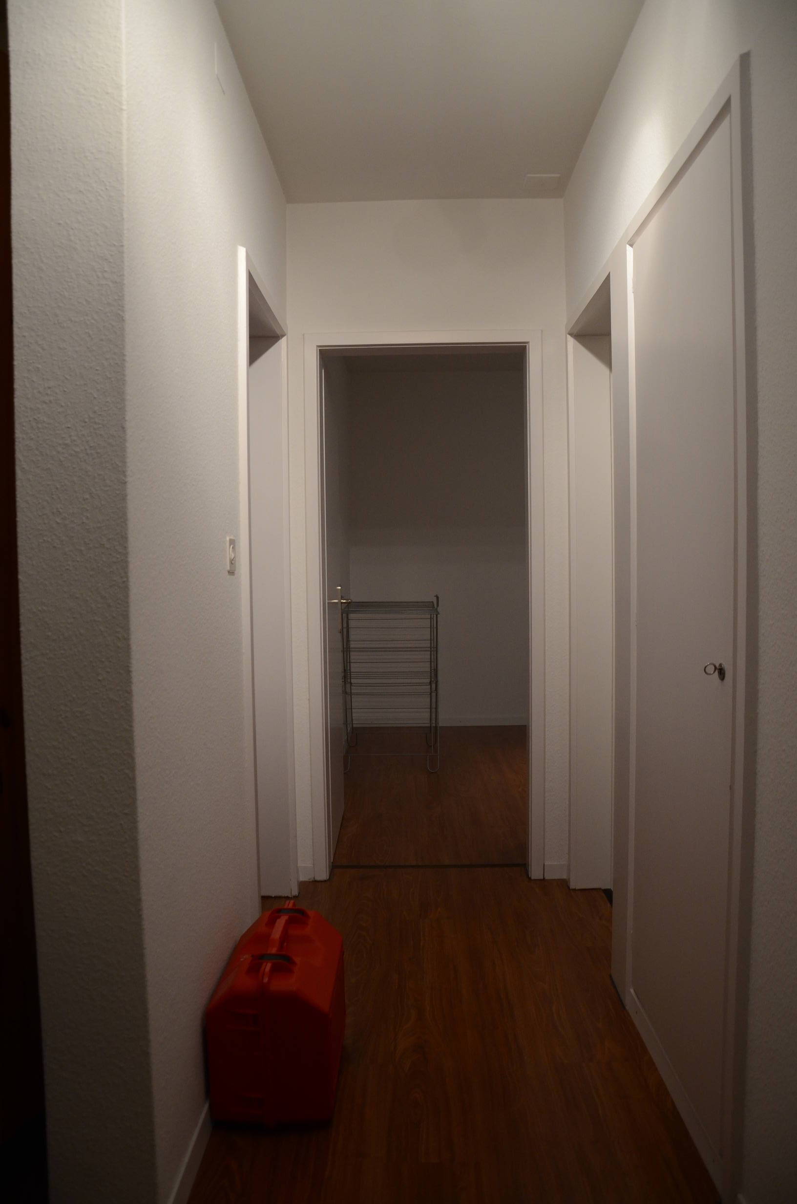 12 - Dynamic element: hallway with a red box